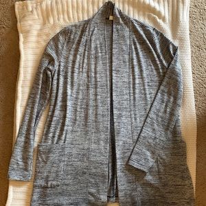 Lightweight cardigan with pockets & subtle stripes